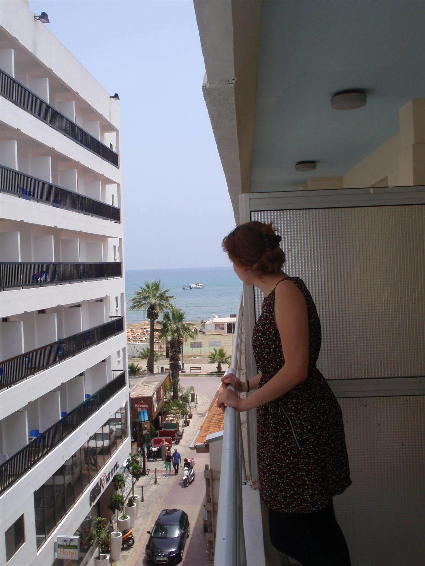 Palm Sea Beach Hotel Apartments Larnaca Esterno foto