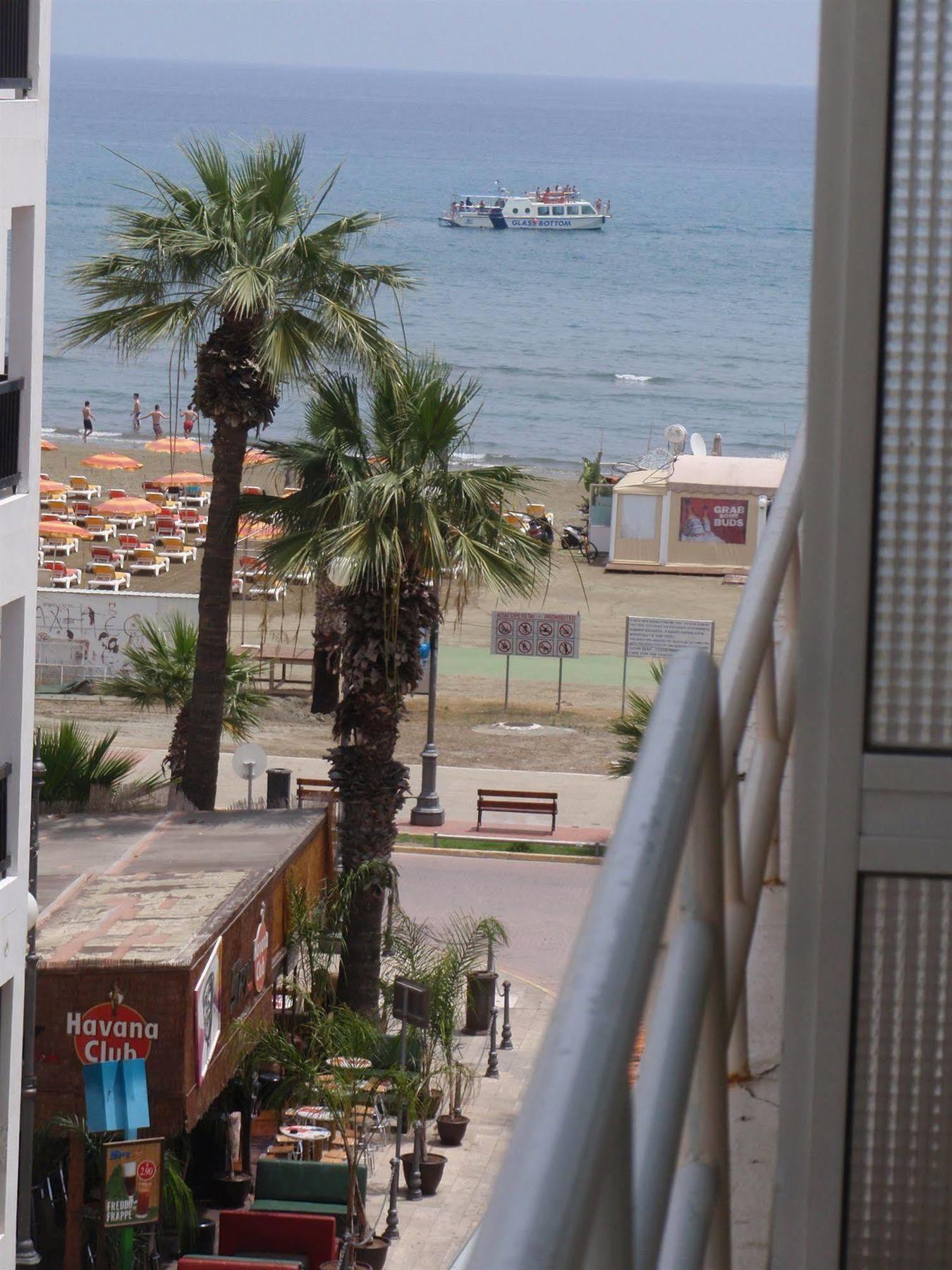 Palm Sea Beach Hotel Apartments Larnaca Esterno foto