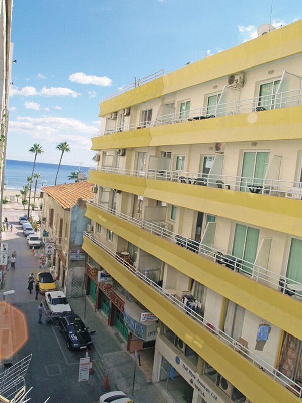 Palm Sea Beach Hotel Apartments Larnaca Esterno foto